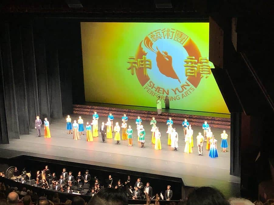 ショーン・ラビットさんのインスタグラム写真 - (ショーン・ラビットInstagram)「I finally got the chance to see Shen Yun Chinese Classical Dance 💃 It was FANTASTIC! ✨ Each movement was perfect and the precision of the dancers was pure art! 😍 So inspired by them. Have you ever seen Shen Yun? シェンユン中国伝統舞踊すごかった！🎎 このショー多分4年くらい見たかったけどいつもタイミングなし。でも今日は見に行きました！皆さん本当にすごいです。✨ 体操、ダンス、皆さんのムーブメント完璧と美しいです！このショーオススメです！皆さんシェンユン見たことがありますか？🙌🏻 . . . . . #figureskating  #motivationalquotes  #training  #foodie  #fitfam  #travel  #handsome  #shenyun  #ootd  #model  #japan  #mensfashion  #uniqlo #フィギュアスケート  #トレーニング  #筋肉  #筋トレ  #笑  #中国  #イケメン  #ファッション  #ダンス  #コーディネート  #おしゃれさんと繋がりたい  #今日の服  #いいね返し  #インスタ映え  #可愛い  #ユニクロ  #おはよう」4月21日 9時27分 - seanrabbitt