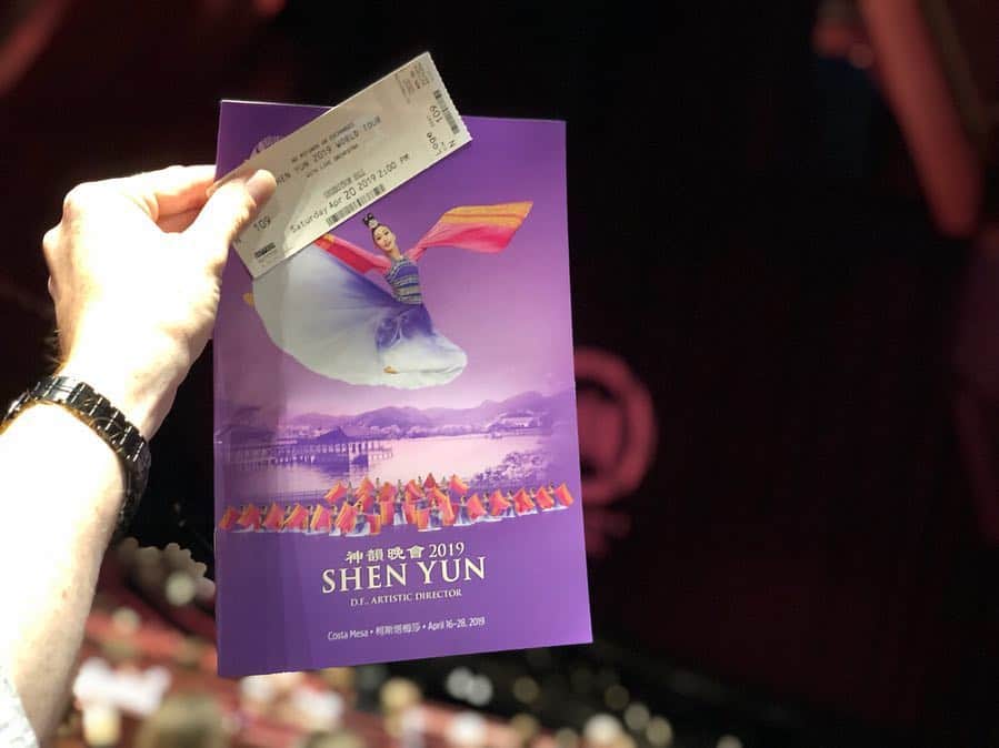 ショーン・ラビットさんのインスタグラム写真 - (ショーン・ラビットInstagram)「I finally got the chance to see Shen Yun Chinese Classical Dance 💃 It was FANTASTIC! ✨ Each movement was perfect and the precision of the dancers was pure art! 😍 So inspired by them. Have you ever seen Shen Yun? シェンユン中国伝統舞踊すごかった！🎎 このショー多分4年くらい見たかったけどいつもタイミングなし。でも今日は見に行きました！皆さん本当にすごいです。✨ 体操、ダンス、皆さんのムーブメント完璧と美しいです！このショーオススメです！皆さんシェンユン見たことがありますか？🙌🏻 . . . . . #figureskating  #motivationalquotes  #training  #foodie  #fitfam  #travel  #handsome  #shenyun  #ootd  #model  #japan  #mensfashion  #uniqlo #フィギュアスケート  #トレーニング  #筋肉  #筋トレ  #笑  #中国  #イケメン  #ファッション  #ダンス  #コーディネート  #おしゃれさんと繋がりたい  #今日の服  #いいね返し  #インスタ映え  #可愛い  #ユニクロ  #おはよう」4月21日 9時27分 - seanrabbitt