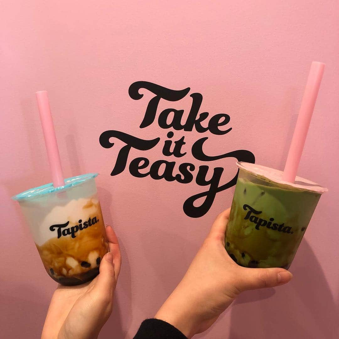 谷中唯彩さんのインスタグラム写真 - (谷中唯彩Instagram)「昨日オープンしたばっかり！！ 🥤#tapisa さん！ 韓国っぽいカフェの内装でフォトスポットもあるよー！！ 駅から1分という近さだから代官山行ったら飲んでみて❤️ . タピオカは黒糖で生タピオカだよ〜もちもちで美味しかった☺️💜 .  #yuisa #picoftheday #me #japanesegirl #girl #japan #tokyo #代官山 #97line #98 #21 #얼짱 #한국 #代官山カフェ #タピオカ #カフェ #韓国風カフェ #韓国カフェ #다이칸야마」4月21日 9時29分 - yuisa_erg