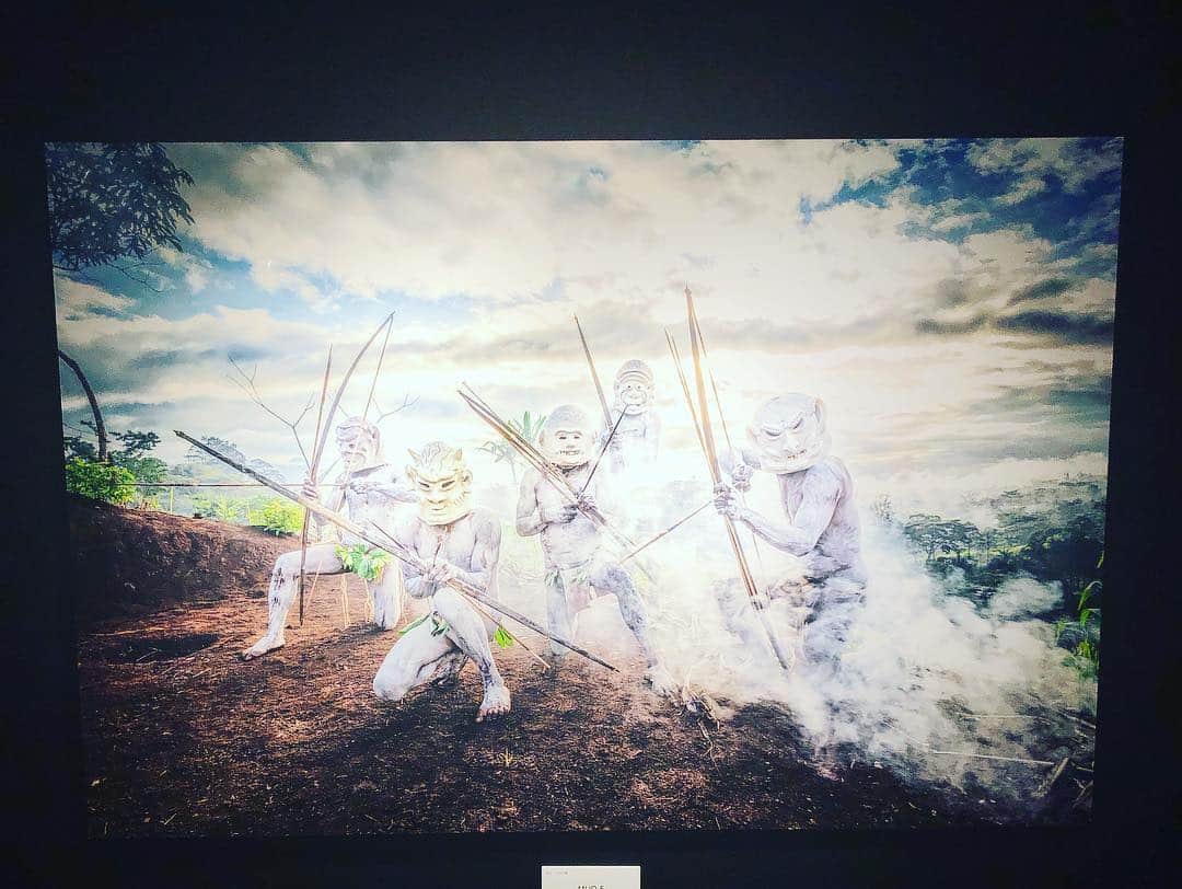 加護亜依さんのインスタグラム写真 - (加護亜依Instagram)「ナギさんの溢れる世界観に魅了されました。 鮮やかな色の中に強さがあり、息を飲むほど。 惹きつけられるように見入りました。 鳥肌が何度も立つくらい素晴らしかったです。 ガーサス。ジーザス。オーマイガー。 ・ ・ #ヨシダナギ展  #ヨシダナギ」4月21日 9時41分 - ai.1988kg