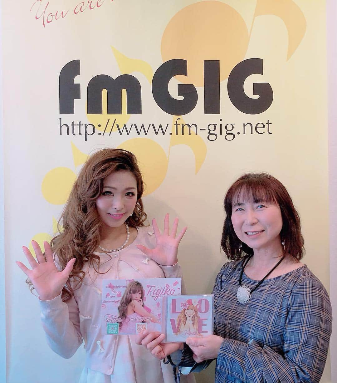 Fujikoさんのインスタグラム写真 - (FujikoInstagram)「おはようございます☀ 本日は、FM GIGの放送日です🤗💓 . 二回放送されますょ🥺❣️ ネットからもしくはラジオアプリでも視聴出来ます❣️ . 🎬ラジオ出演のお知らせ👩🏼 . ４月２１日 ゆめらじ ゲスト出演！ FM GIG  am10:00〜  side B 25:00〜 放送 fm-gig.net/smf/ . #Fujiko #ゆめらじ #歌手 #FMGIG #artist #アーティスト #japanesegirl #fashion #関西 #大阪 #神戸 #ギャル #Dance #singer #シンガーソングライター #Happy #ラジオ #放送」4月21日 9時44分 - fujikochan1023