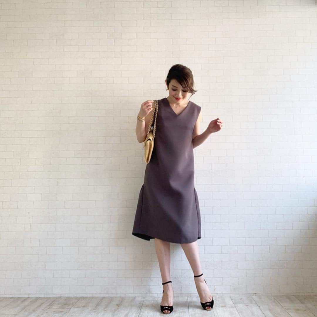 吉田美紀さんのインスタグラム写真 - (吉田美紀Instagram)「・ このワンピース♡ おススメ😉 ・ one-piece→#lialapg sandal→#pellico bag→#helenkaminski ・ #onepiece #dress #coordinate #outfit #ootd #look #style #fashion  #wardrobe #instagood #instafashion #ママコーデ #ママコーディネート #ワンピース #コーディネート #ファッション #サマーワンピース」4月21日 9時49分 - miki__yoshida