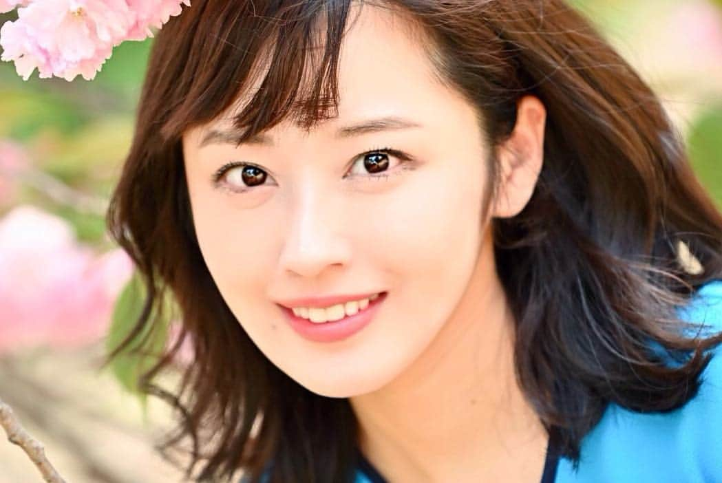 入澤優さんのインスタグラム写真 - (入澤優Instagram)「ショートヘアにして初めて撮ってもらいました。 こちらは清楚なざわゆーがすきな方向け♡ #いいねください #フォローしてね  #黄色い花 #ポートレート #美人 #可愛い  #青ワンピース #新宿 #ピンク  #フォトジェニック #いい写真 #モデル #タレント #女優 #撮影スポット#写真 #綺麗 #撮影 #美人すぎる  #プロのカメラマン #カメラマン #photography #photo  #暑い #nikon #profoto #nakausk #被写体 #モデル  #とんかつ」4月21日 9時50分 - penchan0327