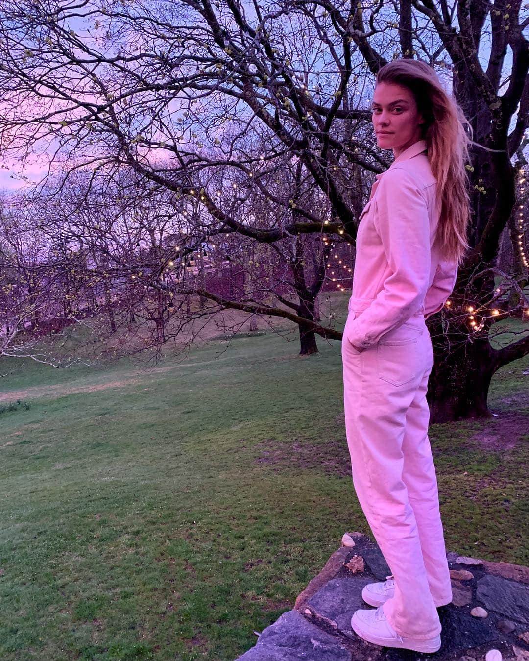 ニーナ・アグダルのインスタグラム：「Tbh I’ve had a couple of days this week that weren’t so great but the sky came to tell me tonight that every little thing is gonna be alright 💓」