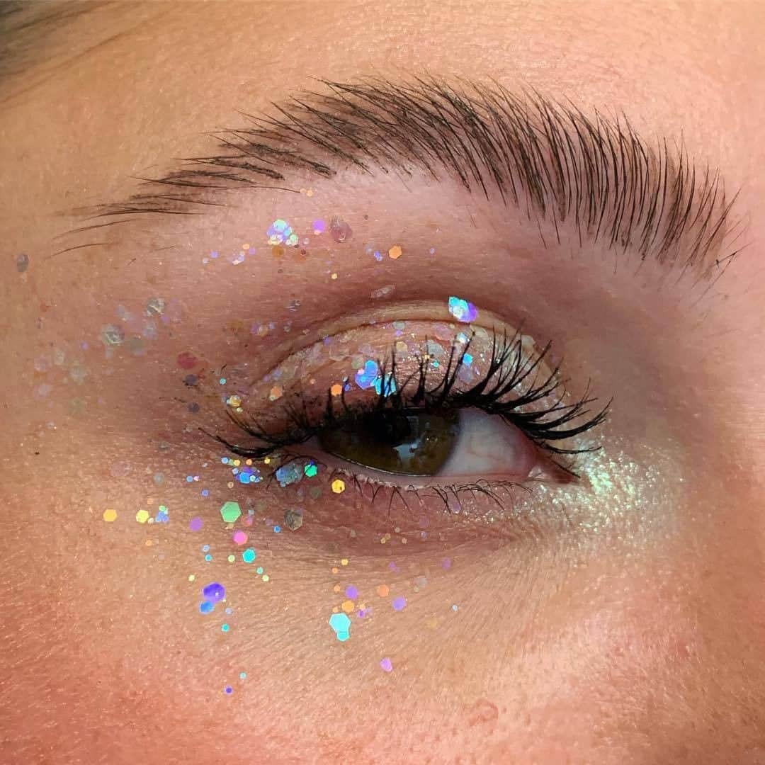 COVERGIRLさんのインスタグラム写真 - (COVERGIRLInstagram)「Want the perf lashes for Festival Season? ✨To compliment this glittery eye look, @midnight_weirdo uses #ExhibitionistMascara for lashes that standout. #COVERGIRLMADE #COVERGIRLCrueltyFree #CrueltyFree #TargetFinds」4月21日 10時00分 - covergirl