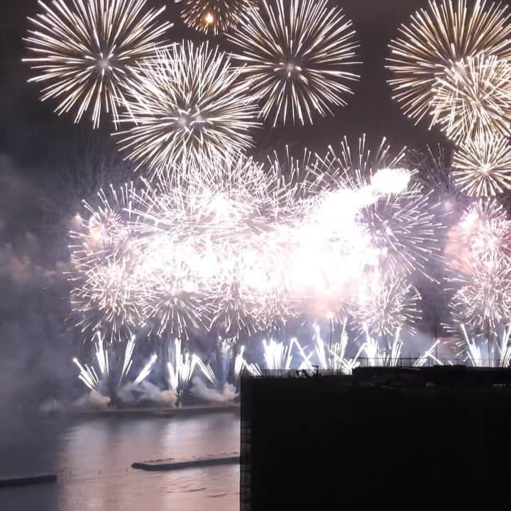 彩星りおんのインスタグラム：「Fireworks at Atami✨✨✨ 知人宅で花火を堪能しました😊  #春の花火 #熱海」