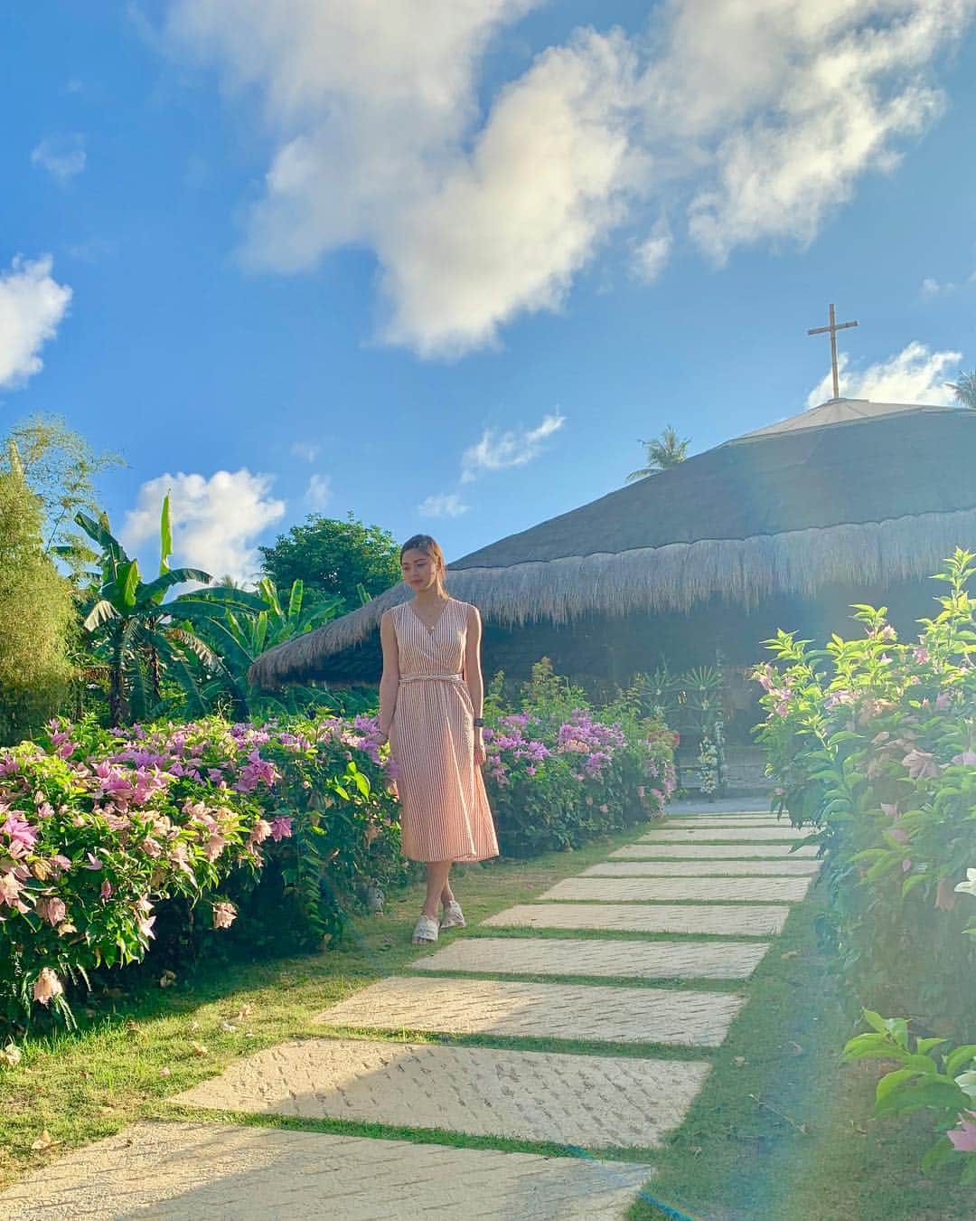 Kim Chiuさんのインスタグラム写真 - (Kim ChiuInstagram)「“trust in the Lord with all your heart and lean not on your own understanding. In all your ways acknowledge him and he will make your paths straight. proverbs 3:5-6” . attended a salubong mass earlier today!❤️ HE IS RISEN!!!!🙏🏻 happy easter everyone!!!🙏🏻.」4月21日 10時18分 - chinitaprincess