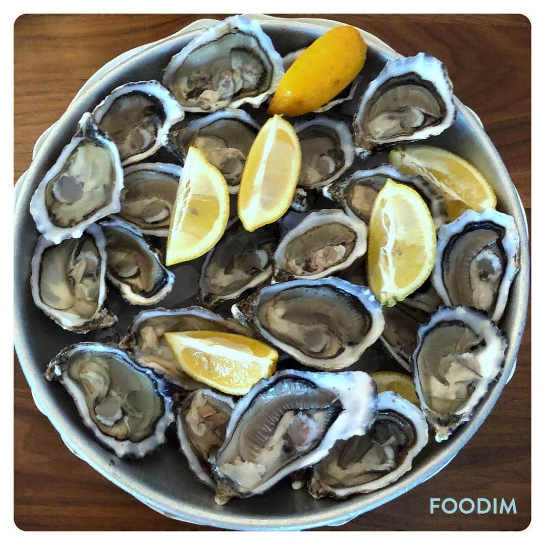 ナイジェラ・ローソンさんのインスタグラム写真 - (ナイジェラ・ローソンInstagram)「Such oysters, such an evening!」4月21日 10時21分 - nigellalawson