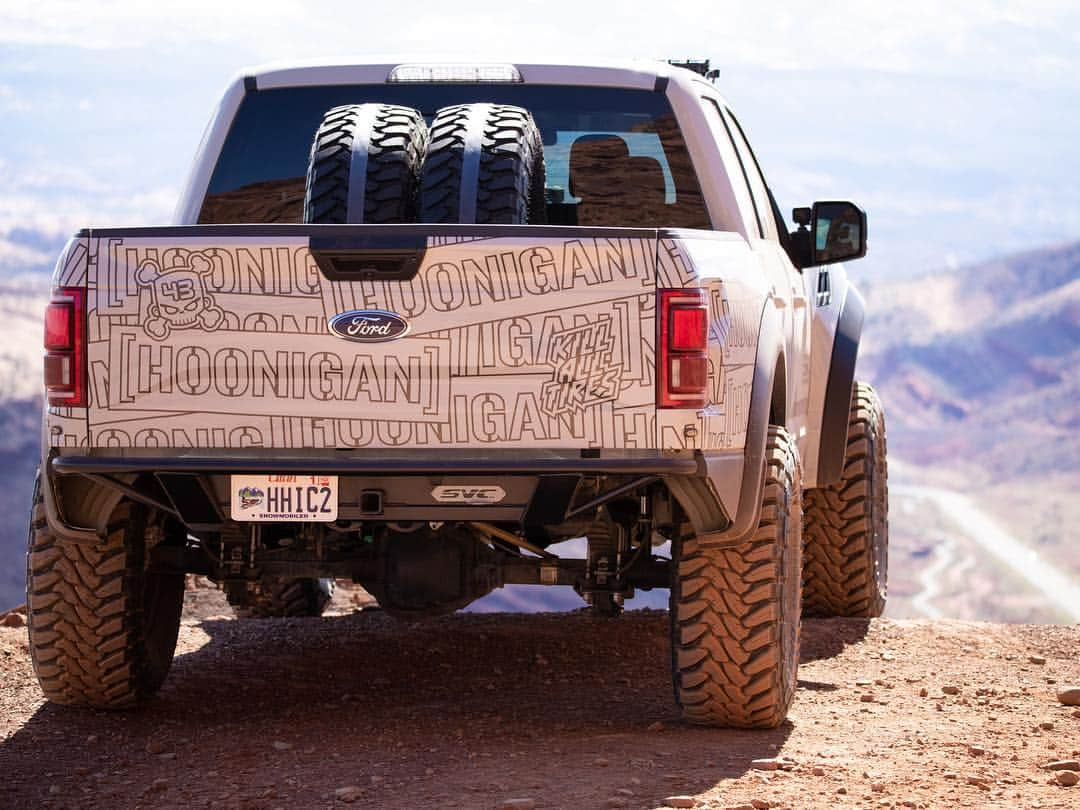 ケン・ブロックさんのインスタグラム写真 - (ケン・ブロックInstagram)「My @OfficialSVC Ford Raptor sure looks good in its natural setting. See it perform in the newest episode of my Youtube show - link in bio. #killalltires #FordRaptor #SVCoffroad」4月21日 10時25分 - kblock43