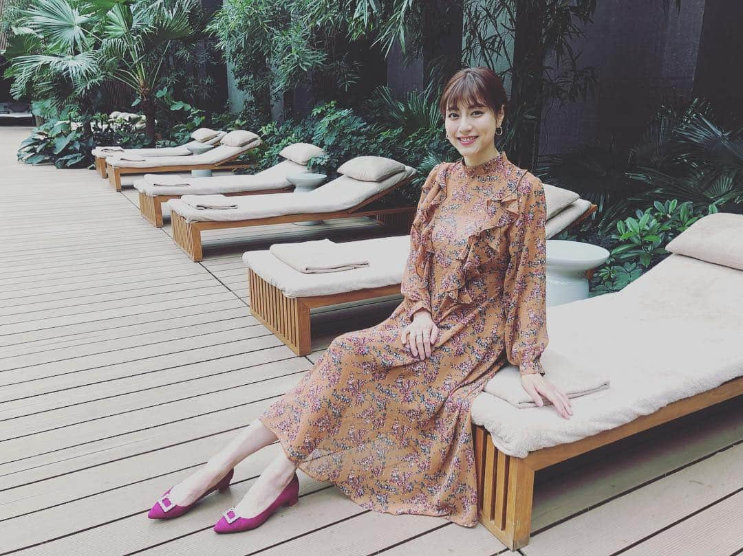 杉本有美さんのインスタグラム写真 - (杉本有美Instagram)「@valmuer_official  ひらりとゆれる生地が可愛い💕  上品な色のワンピース👗❤️ @prettywhy  #valmuer #gardenbyvalmuer #valmuertravelcamp #beijing」4月21日 10時40分 - sugimotoyumi_official