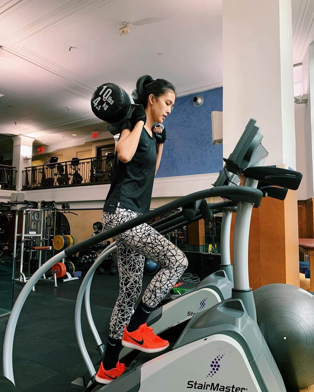 金原杏奈のインスタグラム：「Cardio time⚡️🍑⚡️ #workout」