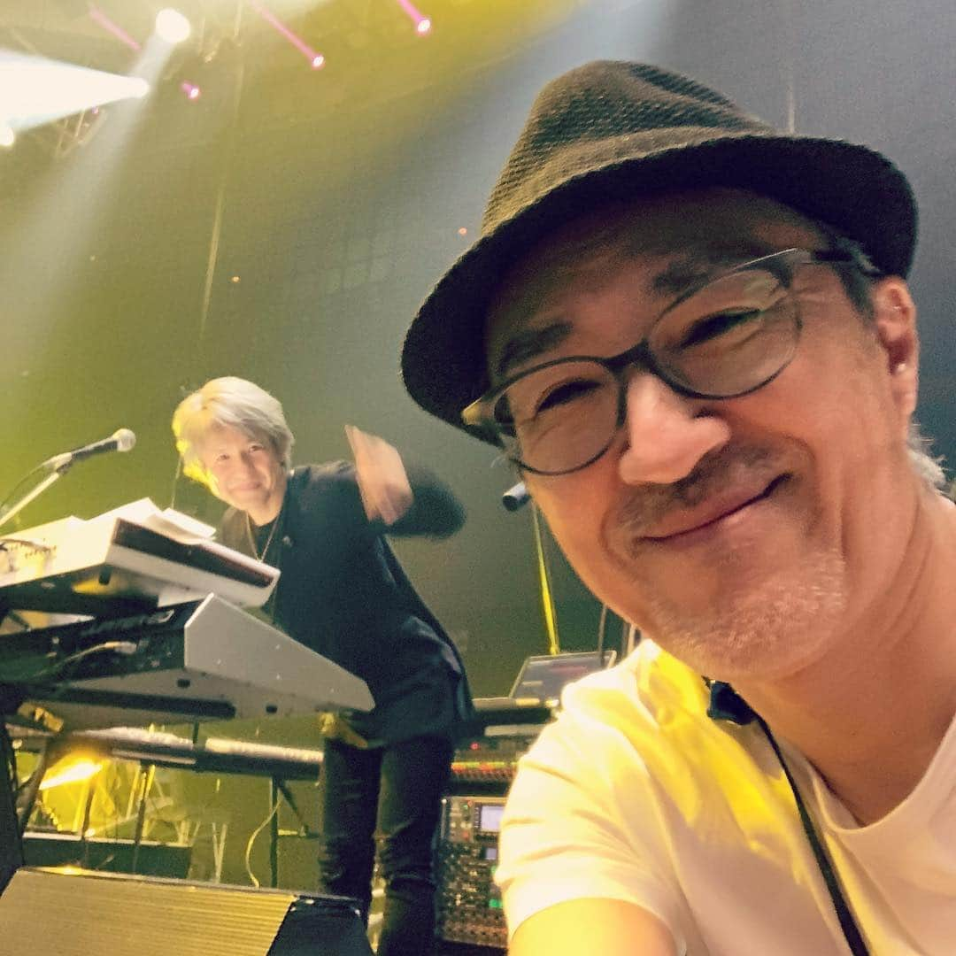 増崎孝司さんのインスタグラム写真 - (増崎孝司Instagram)「浜田麻里Gracia tour final @Nipponbudokan special guest Billy Sheehan.  昨年10月から始まったツアーが昨日無事終了しました。演奏者、スタッフ関係者の方々、そして参加して頂いたオーディエンスの皆さん全てのチカラが合わさって今回のツアー…そして35周年公演である武道館公演が成功したと思います。全ての方々に感謝です。ありがとう！そして今回の武道館の為に駆け付けてくれたBilly Sheehan！そのあたたかい人柄と対応にただただ感謝します。 24/19」4月21日 1時48分 - takashimasuzaki