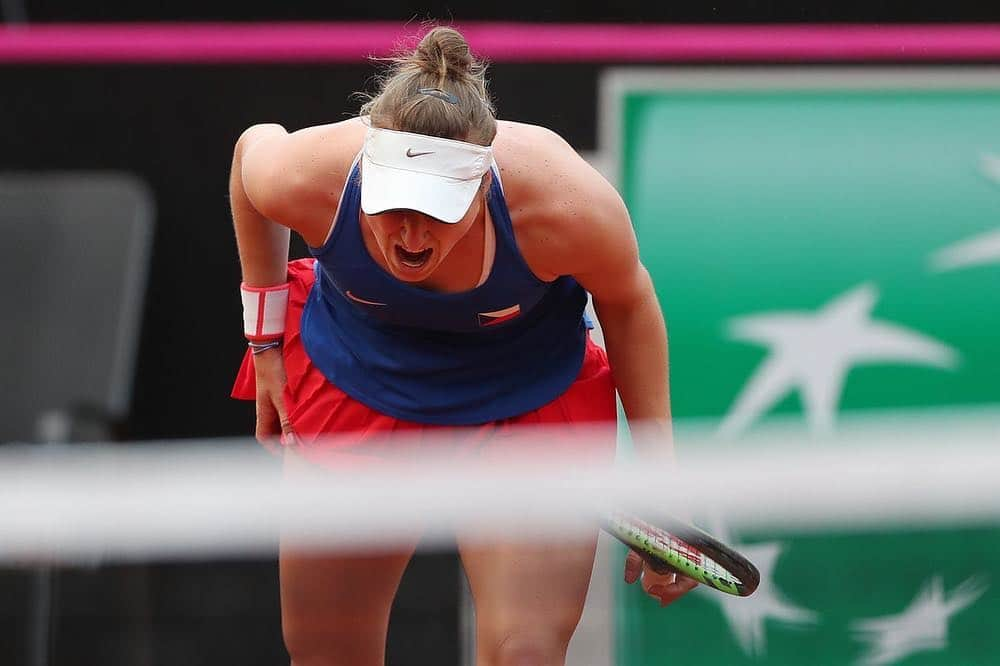 マルケタ・ボンドロウソバさんのインスタグラム写真 - (マルケタ・ボンドロウソバInstagram)「Yayyy❤️🇨🇿 #fedcup 📷:@sportpics.cz #pavellebeda」4月21日 1時44分 - marketavondrousova