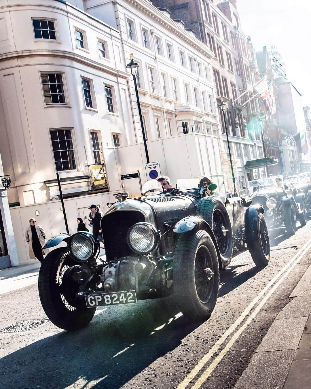 @LONDON | TAG #THISISLONDONさんのインスタグラム写真 - (@LONDON | TAG #THISISLONDONInstagram)「@masterkrishan checking in with this 📸 photo series by @Jayson.fong - It was like stepping into a time machine when the #BenjafieldsRacingClub took over London a few weeks back. Convoying their cars through the streets before racing at the track, there was no better way to celebrate #Bentley100Years than with a Bentley Birthday Bash! 🇬🇧❤️🇬🇧 Hope you like it! Show some love! 👇🏼👇🏼 // #thisislondon #carsoflondon #classiccars #bentley #supercarsoflondon」4月21日 1時58分 - london