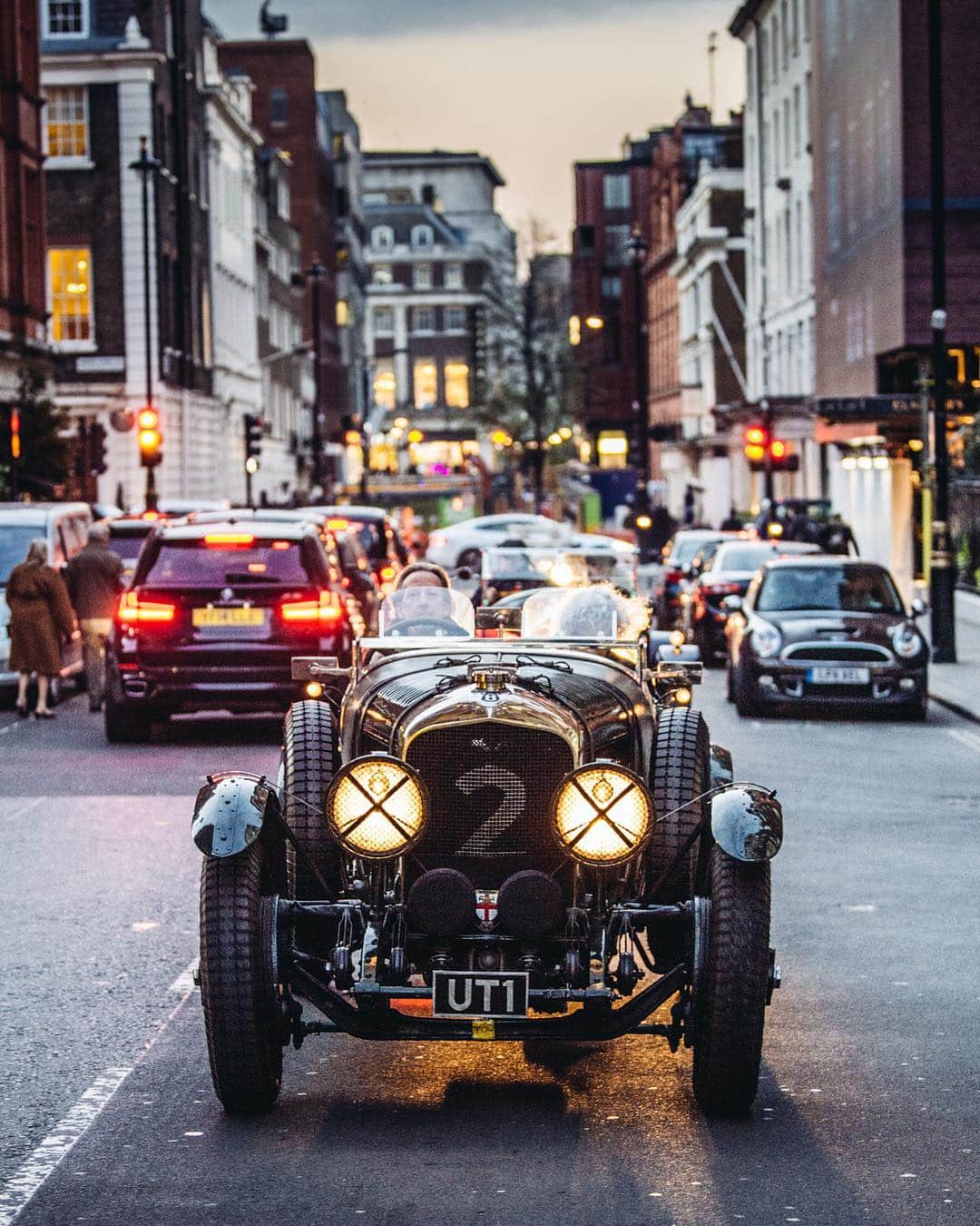 @LONDON | TAG #THISISLONDONさんのインスタグラム写真 - (@LONDON | TAG #THISISLONDONInstagram)「@masterkrishan checking in with this 📸 photo series by @Jayson.fong - It was like stepping into a time machine when the #BenjafieldsRacingClub took over London a few weeks back. Convoying their cars through the streets before racing at the track, there was no better way to celebrate #Bentley100Years than with a Bentley Birthday Bash! 🇬🇧❤️🇬🇧 Hope you like it! Show some love! 👇🏼👇🏼 // #thisislondon #carsoflondon #classiccars #bentley #supercarsoflondon」4月21日 1時58分 - london