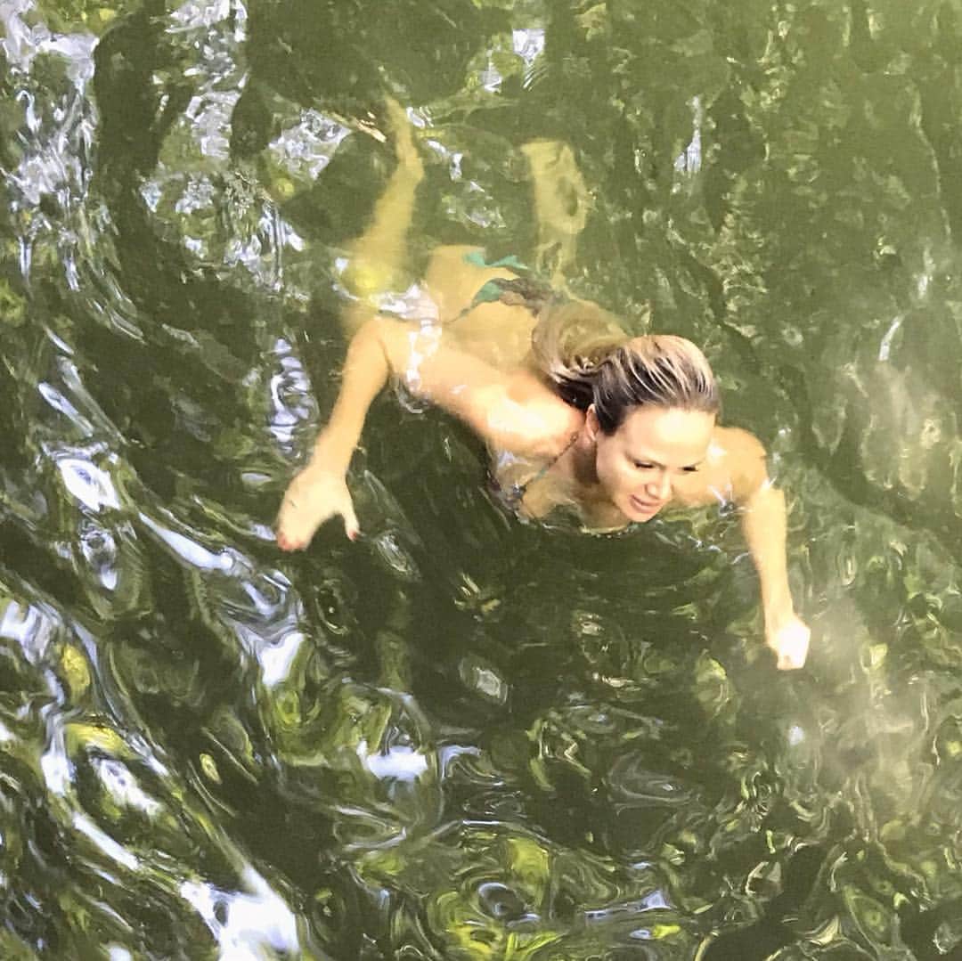 Eliana Michaelichin Bezerraのインスタグラム：「Lavando a alma neste sábado de aleluia. Obrigada meu Deus.」