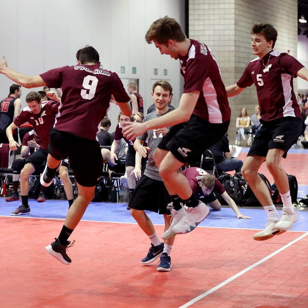 USA Volleyballさんのインスタグラム写真 - (USA VolleyballInstagram)「Um, can you tell we're EXCITED⁉️ 😄 The FINALS of the #NCVF Champs are today!! Watch LIVE! Link in our bio. 📷 @apoizner with ClubVolleyballPhotos.com」4月21日 2時21分 - usavolleyball