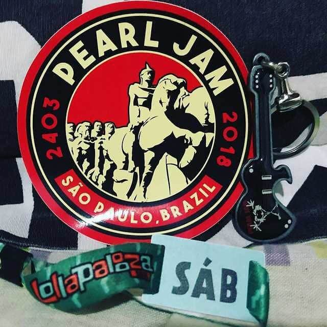 パール・ジャムさんのインスタグラム写真 - (パール・ジャムInstagram)「@deyvisonmaciel was at @LollapaloozaBr in 2018 to catch #PearlJam's set. Were you there? #PJLIVE2018」4月21日 2時18分 - pearljam