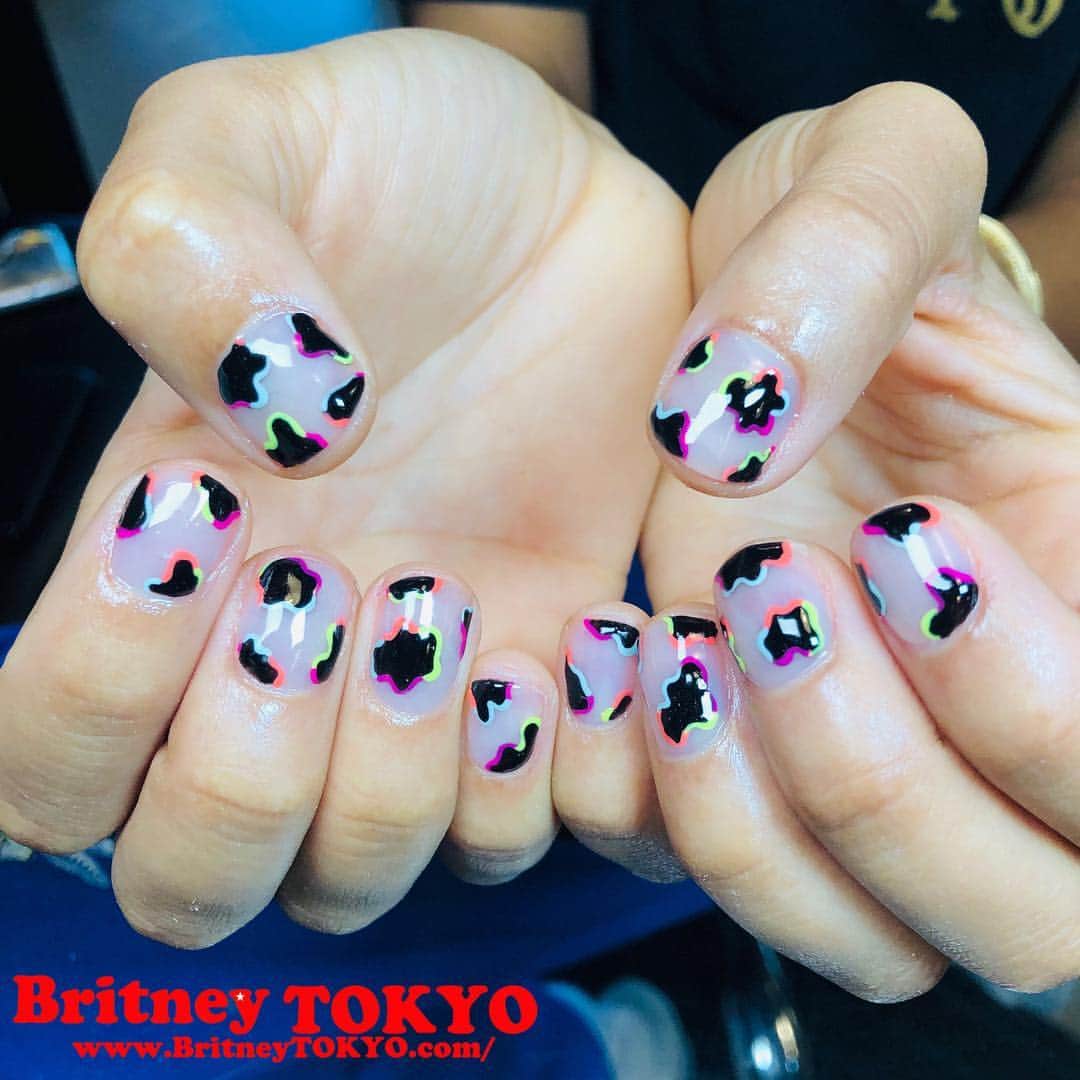 Britney TOKYOさんのインスタグラム写真 - (Britney TOKYOInstagram)「neon ❤️💜🧡💛💚💙 #nailart #nails #britneytokyo」4月21日 2時20分 - britneytokyo