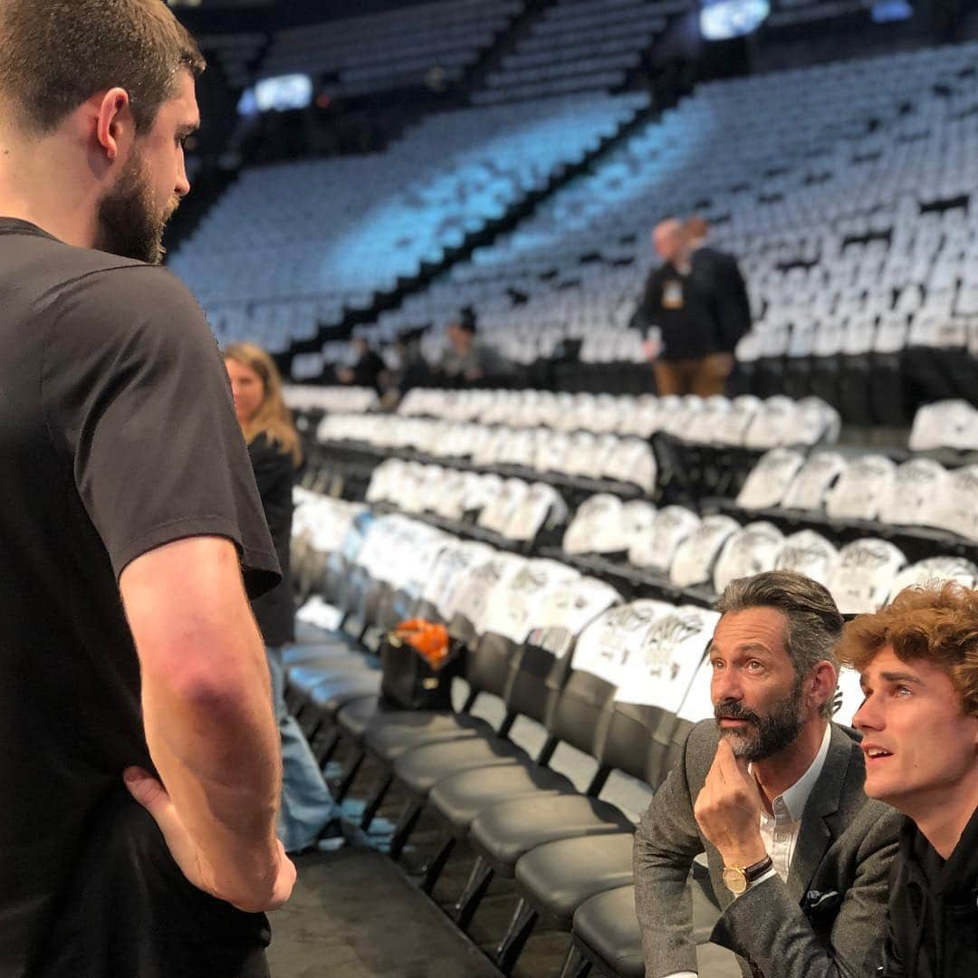 Brooklyn Netsさんのインスタグラム写真 - (Brooklyn NetsInstagram)「🏆 World Cup Champion vibes in Brooklyn 🏆」4月21日 2時32分 - brooklynnets