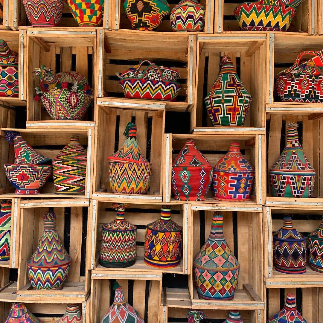 のインスタグラム：「Pas vraiment mes couleurs mais quand même ça donne envie... #megaloft #othmanchic #essaouira #maroc」