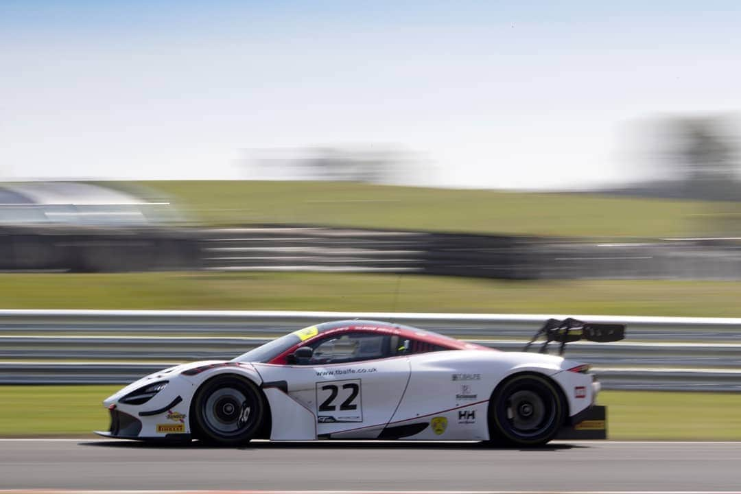 McLaren Automotiveさんのインスタグラム写真 - (McLaren AutomotiveInstagram)「The stunning McLaren 720S GT3 of @balfemotorsport made its UK debut today @british_gt at Oulton Park.」4月21日 2時46分 - mclarenauto