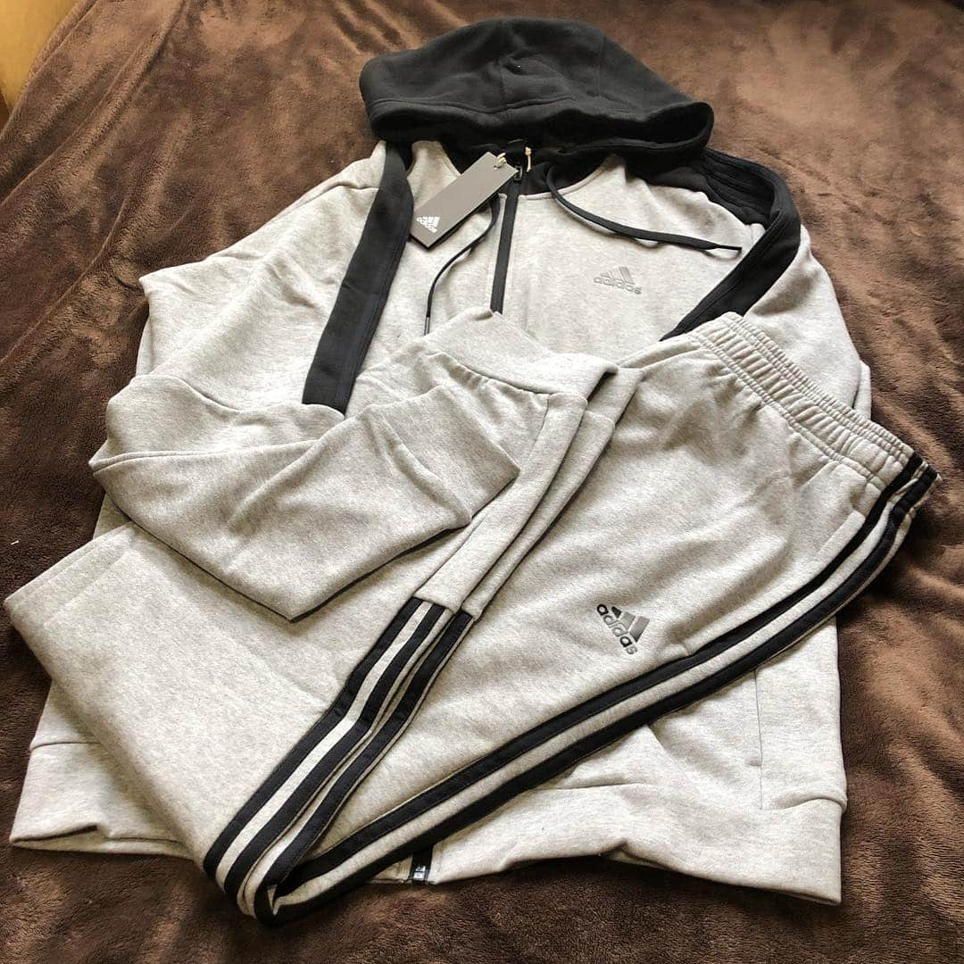 浅香圭（コラゾン）さんのインスタグラム写真 - (浅香圭（コラゾン）Instagram)「adidasジャージGetしたぜ☆♫ #ジャケット#sneakers#art#baby #イラスト#お弁当#マンガ#アート #おつまみ#スイーツ#スニーカー #イケメン##新宿 #パン#トレーニング#training  #ジム#japan#ラーメン #おかず#うどん #イベント#gym#ダイエット #撮影#sports#ヘアスタイル #artwork#adidas」4月21日 2時57分 - keiasaka