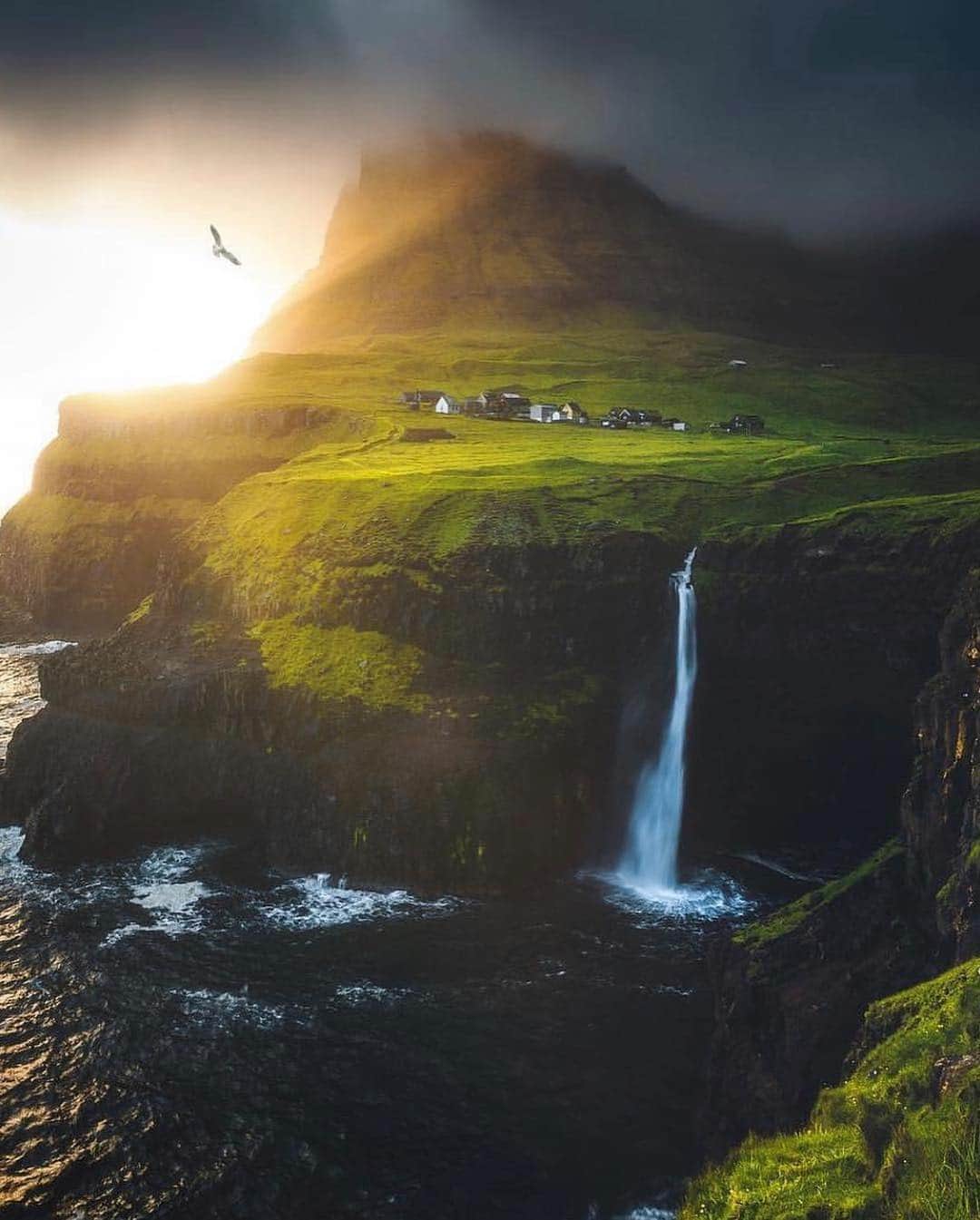 Canon Photographyさんのインスタグラム写真 - (Canon PhotographyInstagram)「Unbelievable shot from the Faroe Islands. The mood in this image is just phenomenal. You can really feel the atmosphere by looking at this image!  Photography | @merveceranphoto  #faroeislands #faroeislands #visitfaroeislands #sunset #moody #atmosphere」4月21日 2時53分 - cpcollectives