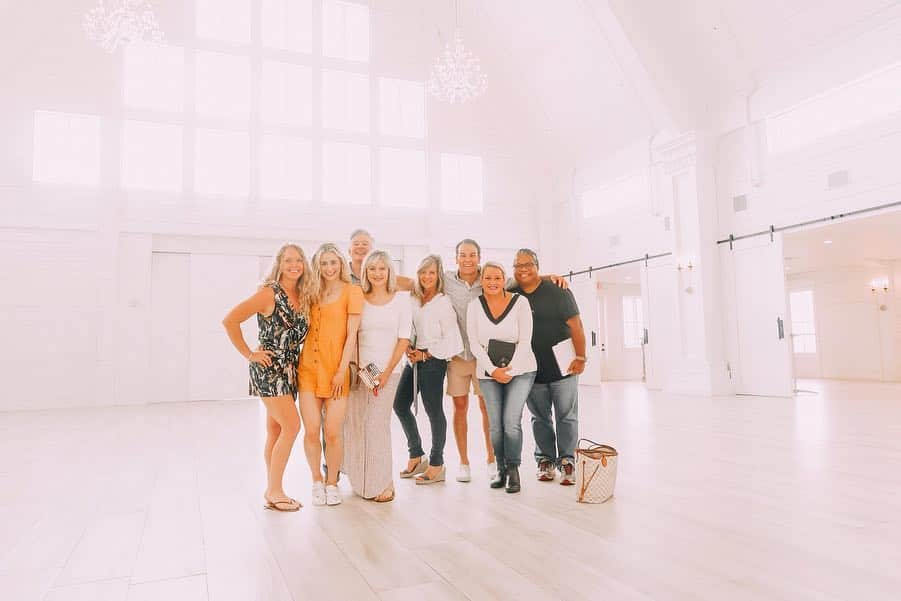 アシュリー・ケインさんのインスタグラム写真 - (アシュリー・ケインInstagram)「Final venue walk through before the BIG day! 💍Feeling truly blessed for this group of people who have been holding down the fort while Dalton and I have been traveling so much. We appreciate you more than we will ever be able to put into words!💗 Photographer/Videographer📸- @afallastudios  Florist🌸- @floralbartx  DJ🎤- @true_djs_of_dallas  Venue- @thenestatruthfarms  Cake🍰- @shannonstarcakes  Maid of Honor👸🏼- @kathryn_longbottom 😘 Shoes👟- Alta Monschke」4月21日 3時10分 - icegirlash