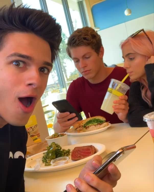 Brent Riveraのインスタグラム：「When you ship two of your friends together😍❤️ @benazelart @lexihensler TAG A FRIEND😂😂」
