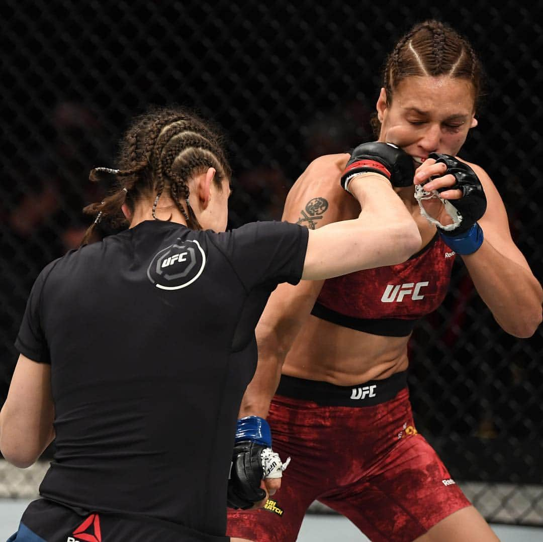 UFCさんのインスタグラム写真 - (UFCInstagram)「History!  @RoxyFighter becomes the first woman to win in the Octagon on Russian soil!」4月21日 3時15分 - ufc