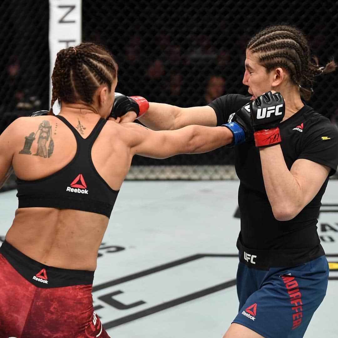 UFCさんのインスタグラム写真 - (UFCInstagram)「History!  @RoxyFighter becomes the first woman to win in the Octagon on Russian soil!」4月21日 3時15分 - ufc