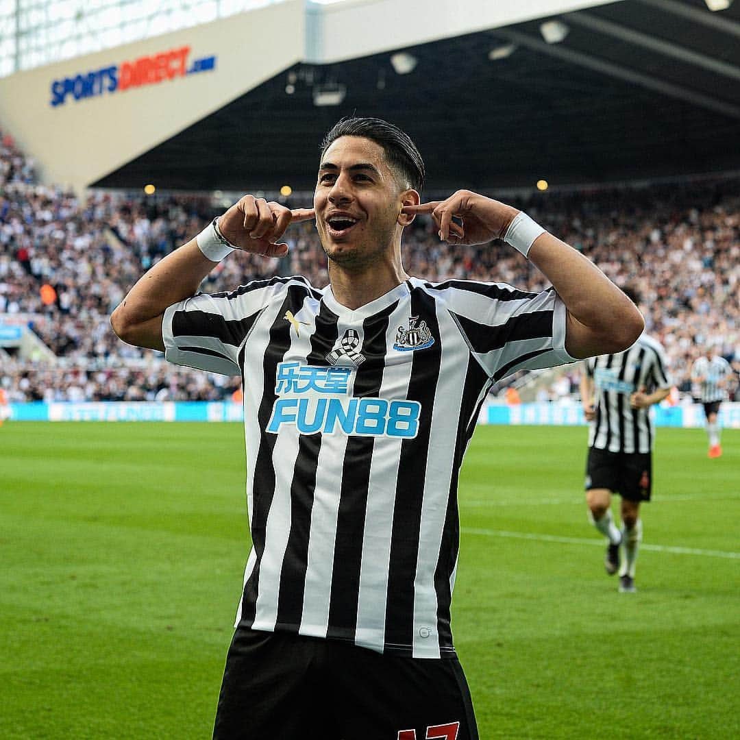 プレミアリーグさんのインスタグラム写真 - (プレミアリーグInstagram)「👉😄👈 . Hat-trick hero Ayoze Perez #NEWSOU #PL」4月21日 3時20分 - premierleague