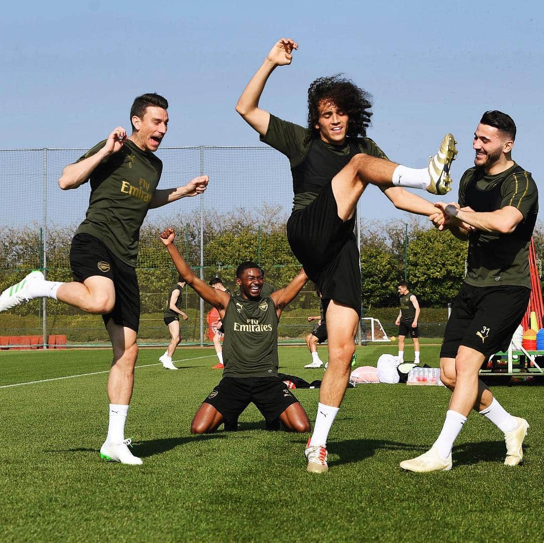 アーセナルFCさんのインスタグラム写真 - (アーセナルFCInstagram)「Absolute limbs in the training session 😜  #Arsenal #ARSCRY #premierleague #training #COYG」4月21日 3時24分 - arsenal