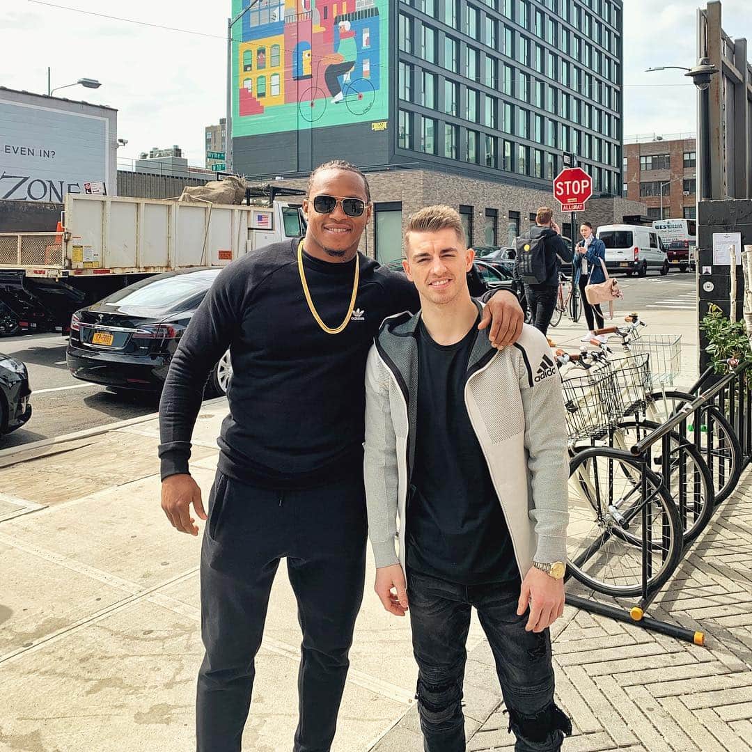 のインスタグラム：「Was good to meet you @mranthonyyarde I need to get to one of your fights soon! Good luck with everything 💪」