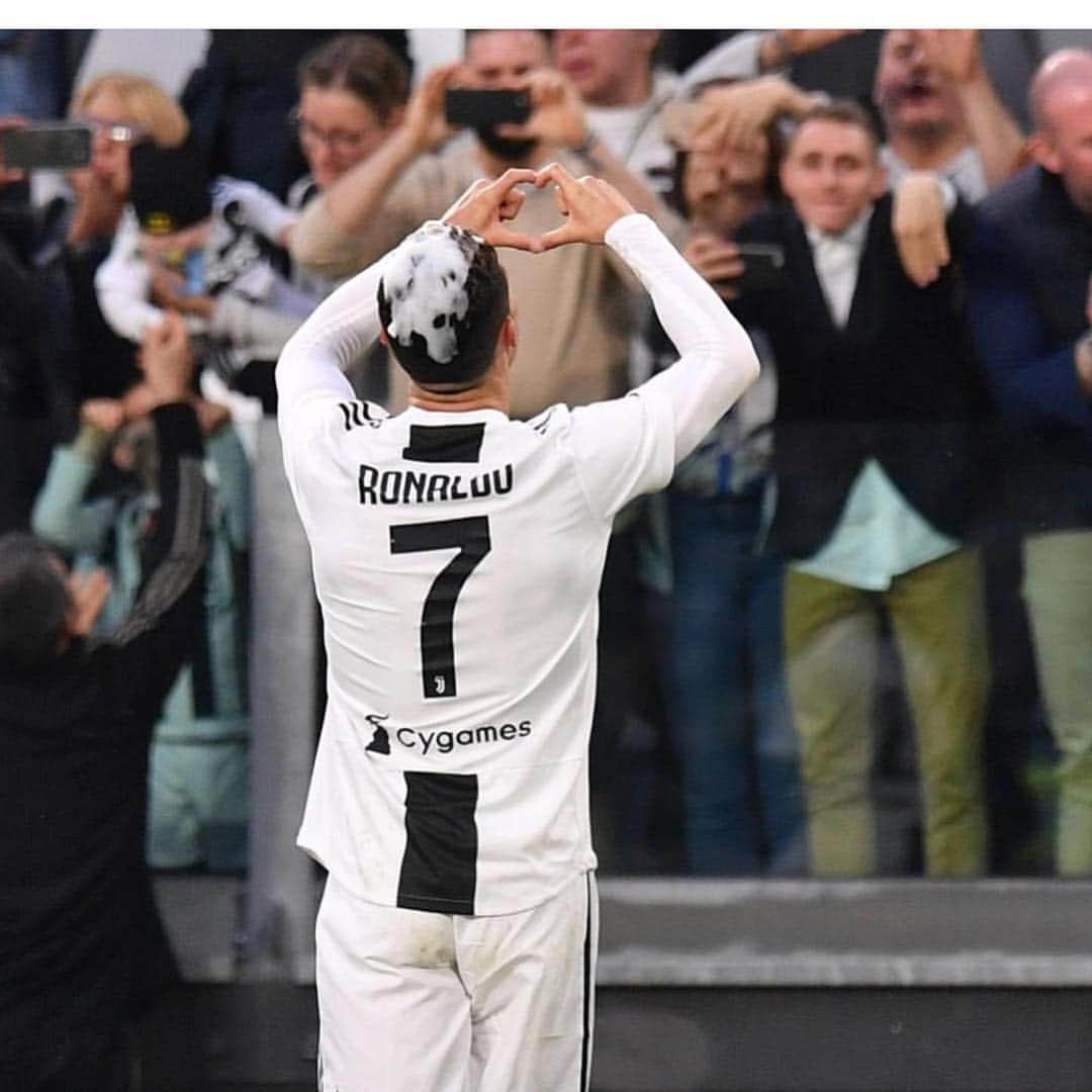 ジョルジーナ・ロドリゲスさんのインスタグラム写真 - (ジョルジーナ・ロドリゲスInstagram)「Campeones @juventus 🏆 campeón @cristiano ❤️」4月21日 3時36分 - georginagio