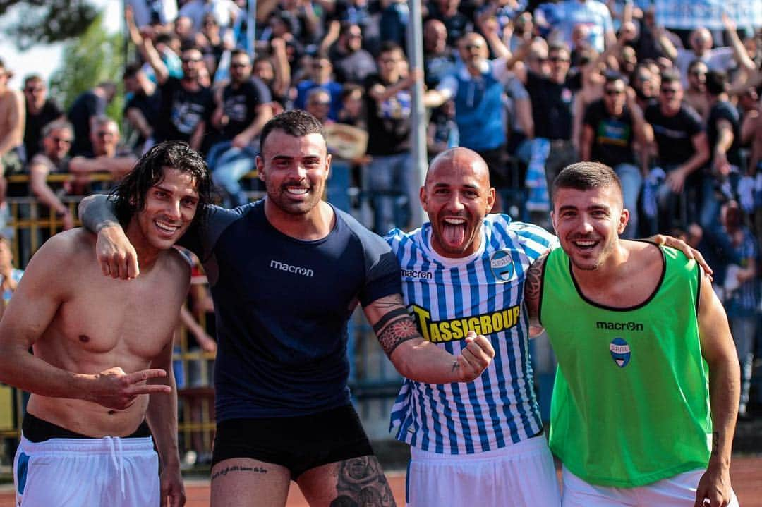 アルベルト・パロスキのインスタグラム：「⚽️⚽️⚽️⚽️ Grande partita.... Grande gruppo... A un passo dal nostro obbiettivo... #forzaspal⚪️🔵 #obbiettivosalvezza」