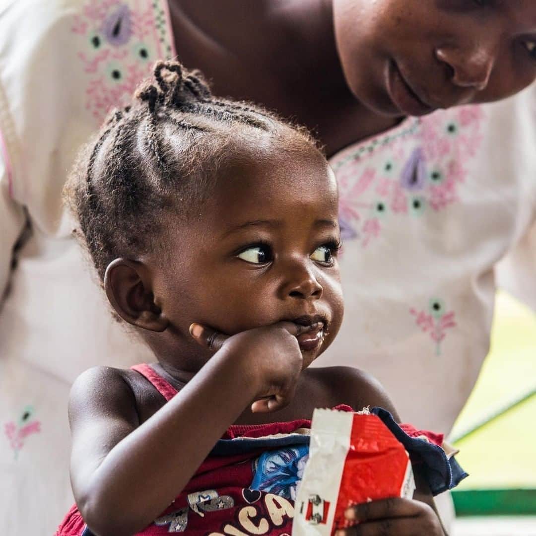 unicefさんのインスタグラム写真 - (unicefInstagram)「When appetite comes back! We helped treat 200,000 severely malnourished children in the Kasai region over the past two years.  #ChildrenUnderAttack © @unicefrdcongo @vtremeau」4月21日 3時45分 - unicef