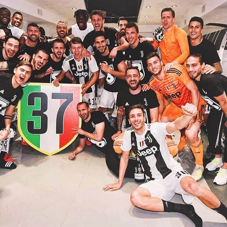 マルティン・カセレスさんのインスタグラム写真 - (マルティン・カセレスInstagram)「Champions of Italy 🏆🇮🇹 #finoallafine」4月21日 3時46分 - martincaceres_7