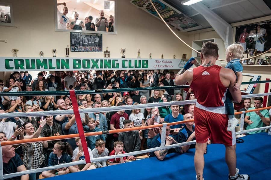 コナー・マクレガーさんのインスタグラム写真 - (コナー・マクレガーInstagram)「The School of Excellence, Crumlin Boxing Club.  The school of hard knocks to the uninitiated. But the school of excellence to those who have served their time here.  True Irish, hard fighting men and women.  This place has never, in its long and rich history, EVER churned out a soft fighter.  Not one bottler came out of this club. Bottlers are drank here.  Big proper 12 bottles yup ya.  What a place ❤️」4月21日 3時57分 - thenotoriousmma