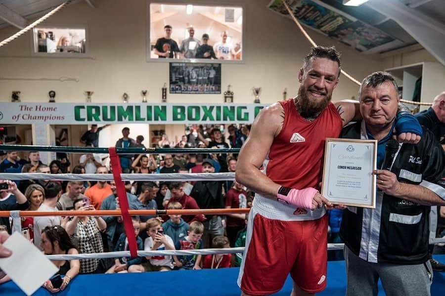 コナー・マクレガーさんのインスタグラム写真 - (コナー・マクレガーInstagram)「The School of Excellence, Crumlin Boxing Club.  The school of hard knocks to the uninitiated. But the school of excellence to those who have served their time here.  True Irish, hard fighting men and women.  This place has never, in its long and rich history, EVER churned out a soft fighter.  Not one bottler came out of this club. Bottlers are drank here.  Big proper 12 bottles yup ya.  What a place ❤️」4月21日 3時57分 - thenotoriousmma