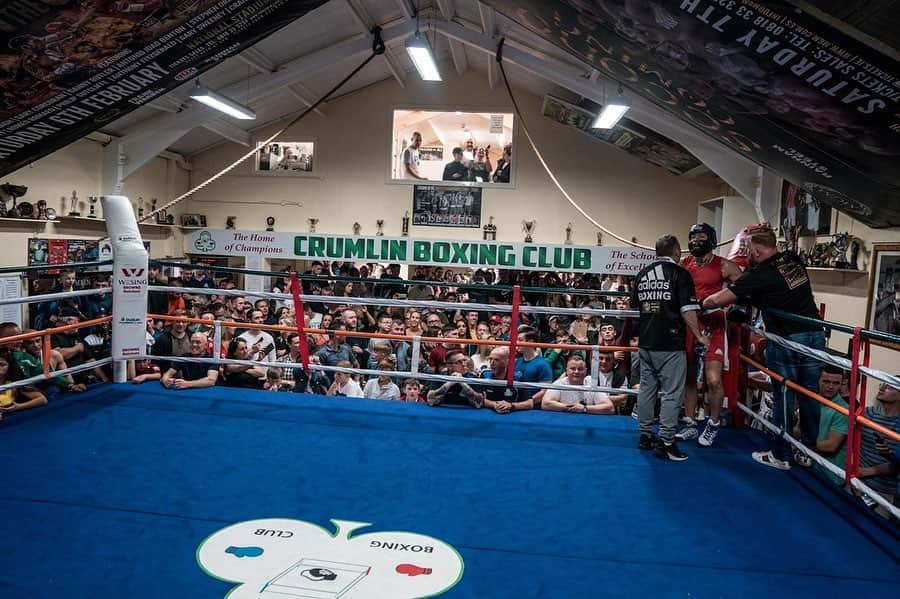 コナー・マクレガーさんのインスタグラム写真 - (コナー・マクレガーInstagram)「The School of Excellence, Crumlin Boxing Club.  The school of hard knocks to the uninitiated. But the school of excellence to those who have served their time here.  True Irish, hard fighting men and women.  This place has never, in its long and rich history, EVER churned out a soft fighter.  Not one bottler came out of this club. Bottlers are drank here.  Big proper 12 bottles yup ya.  What a place ❤️」4月21日 3時57分 - thenotoriousmma