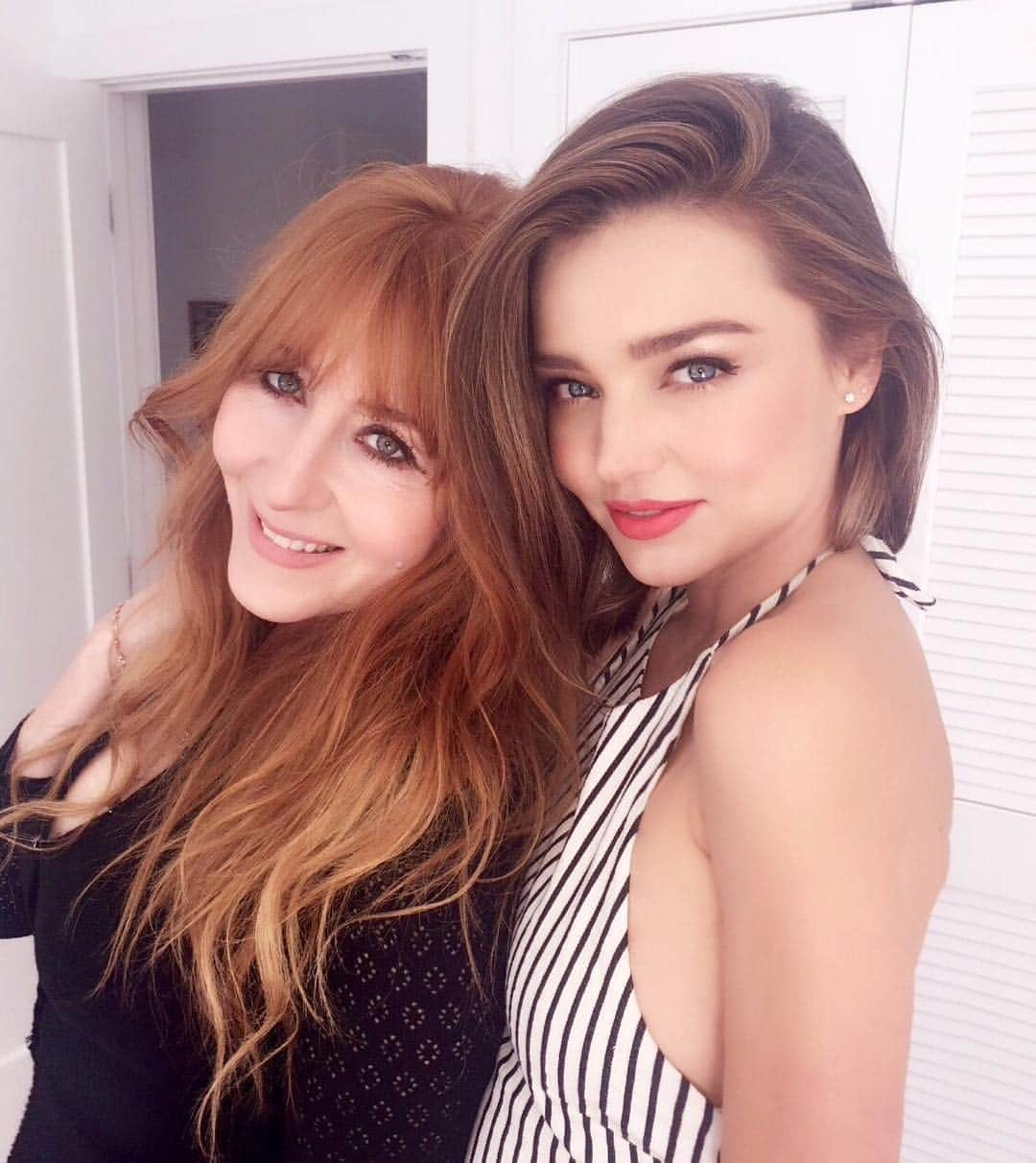 シャーロット・ティルベリーさんのインスタグラム写真 - (シャーロット・ティルベリーInstagram)「Happy Birthday to my gorgeous glowing friend @mirandakerr. Love you darling! 💖💖💖」4月21日 3時52分 - charlottetilbury