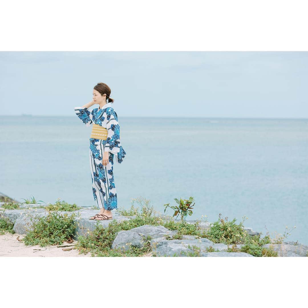 KOBOさんのインスタグラム写真 - (KOBOInstagram)「嫁ちゃんと近所のビーチを散歩🚶‍♀️﻿ ﻿ ﻿ ﻿ ﻿ ﻿ ﻿ #アラハビーチ #カメラマン #ロケーション撮影 #ロケーションフォト #沖縄 #浴衣 #着物 #嫁グラフィー  #ポートレート #海が好きな人と繋がりたい  #ig_japan #igersjp #okinawa #beach #okinawajapan #portrait #portraitphotography #good_portraits_world #as_archive #indies_gram #hueart_life #love #art_of_japan_ #japan #yukata #kimono #vscofilm ﻿#instadaily #instagramjapan ﻿」4月21日 4時17分 - masanori_photo