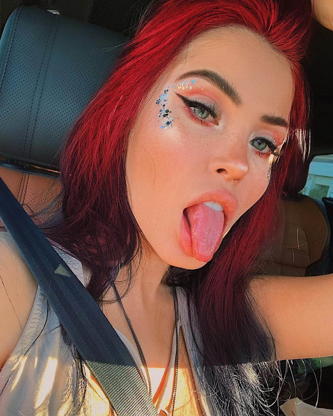 Claudia Alendeさんのインスタグラム写真 - (Claudia AlendeInstagram)「twinkle twinkle little snitch, mind your business nosey betch  @colourpopcosmetics SHE Palette 🎨」4月21日 4時33分 - claudiaalende