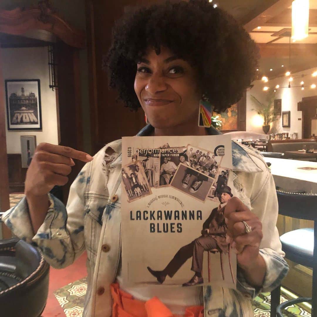 Kelly McCrearyさんのインスタグラム写真 - (Kelly McCrearyInstagram)「I am still not over this show... Just WOW. Y’all. Ruben Santiago Hudson is a true master of storytelling. His play, “Lackawanna Blues” is a tribute to his mother, Nanny, and an embodiment of the love with which she raised him. It’s LA run closes tomorrow @ctgla and I HIGHLY recommend it!! Thanks to @domorisseau and @mrjimmykeys for the wonderful night out, and of course, Mr. Santiago Hudson for blessing us with his memories and gifts!!! 🙏🏾🙏🏾🙏🏾👏🏾👏🏾👏🏾」4月21日 4時32分 - seekellymccreary