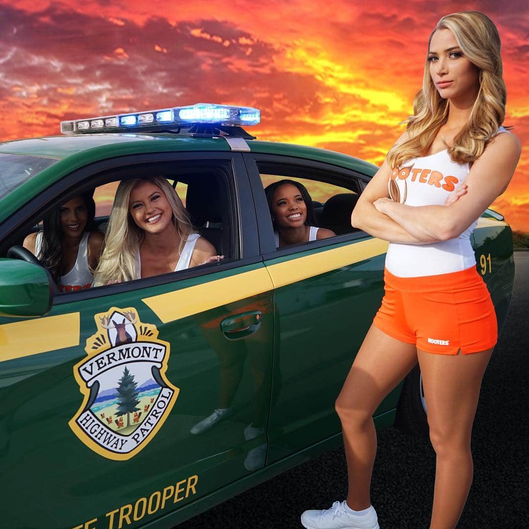 Hootersさんのインスタグラム写真 - (HootersInstagram)「Throwback to 1 year ago today when Snozzberry sauce launched with the release of Super Troopers 2!  Did you try it?」4月21日 4時35分 - hooters