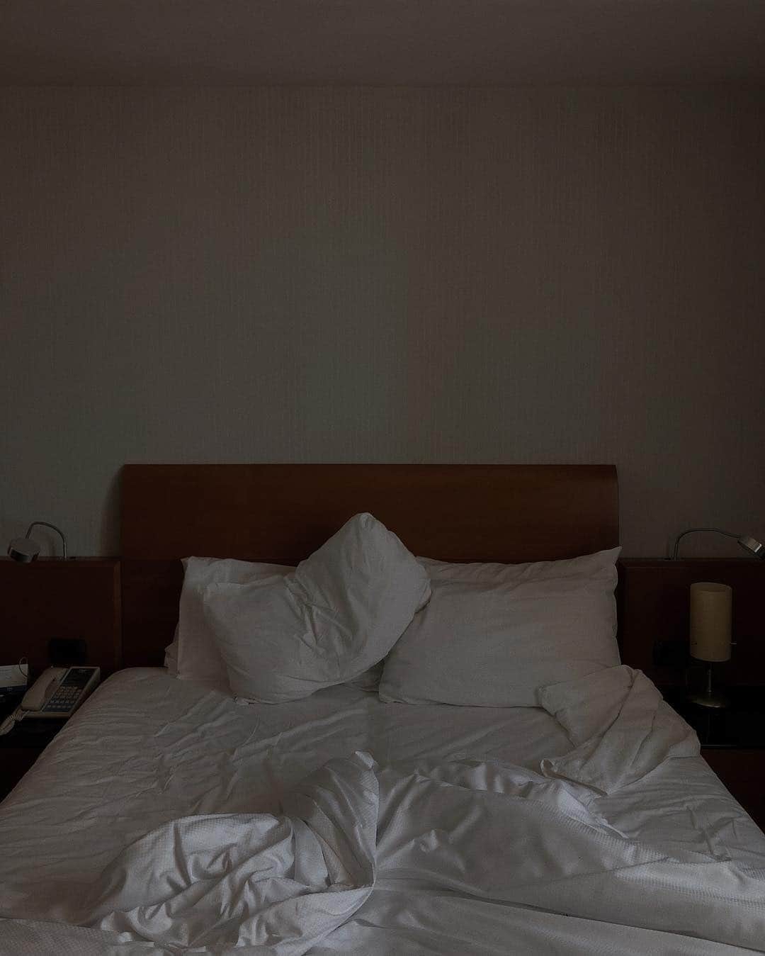 エレオノーラ・カリシさんのインスタグラム写真 - (エレオノーラ・カリシInstagram)「Shades and sheets.」4月21日 4時53分 - eleonoracarisi