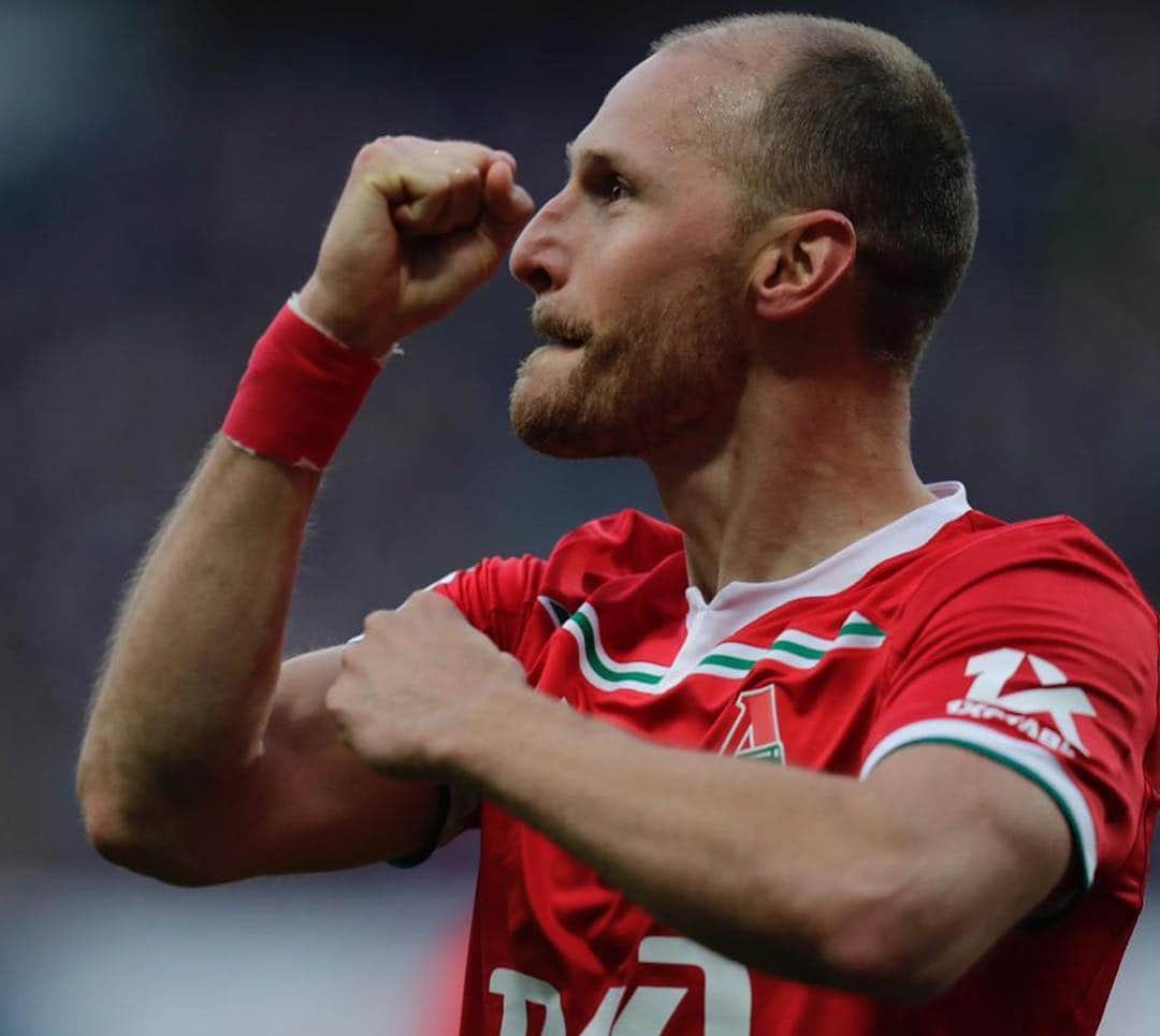 ベネディクト・ヘーヴェデスのインスタグラム：「We deserved more than one point. But this is football! Nevertheless I am happy that i could score another goal. Nice assist from @smolovfedor_10 @fclokomotiv」