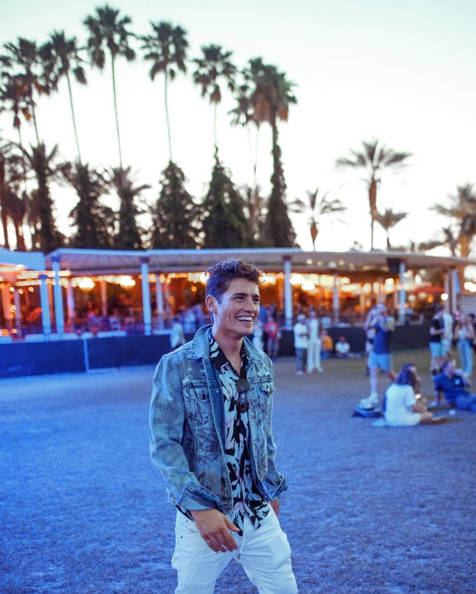 グレッグ・サルキンさんのインスタグラム写真 - (グレッグ・サルキンInstagram)「Can you tell I really don’t enjoy Coachella? 🌵 📸 @huntermoreno (Plenty more pics coming)」4月21日 5時22分 - greggsulkin